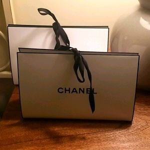 COPY - Chanel cosmetics pouch